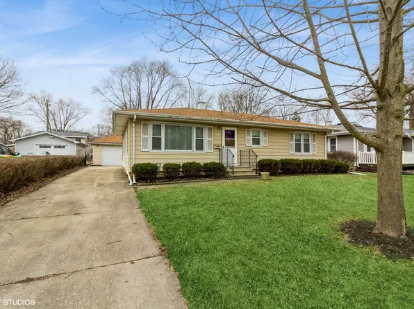 14 S Grace St, North Aurora, IL 60542