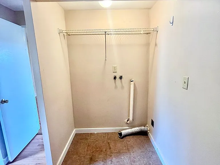 443 Walnut St — Photo 4