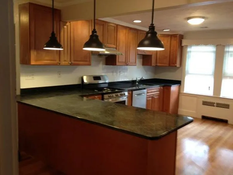 7 bed, 1800 sqft, $6,900 — Photo 2