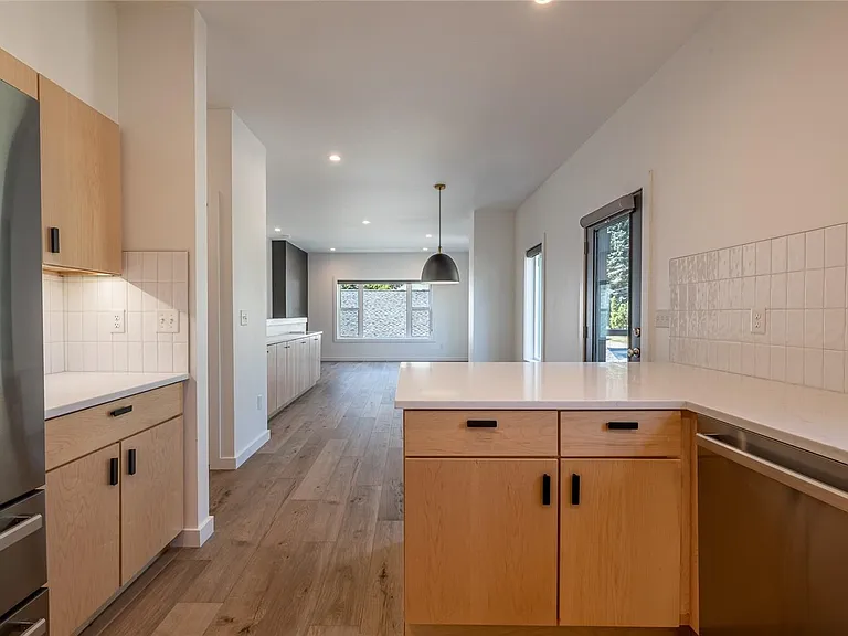 113 W Whitman St #A — Photo 12