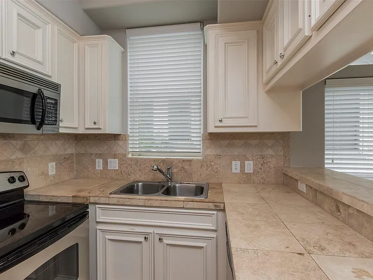 2701 Helena St #401 — Photo 7