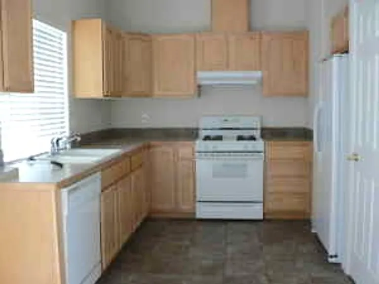 773 Mahonia Dr — Photo 2