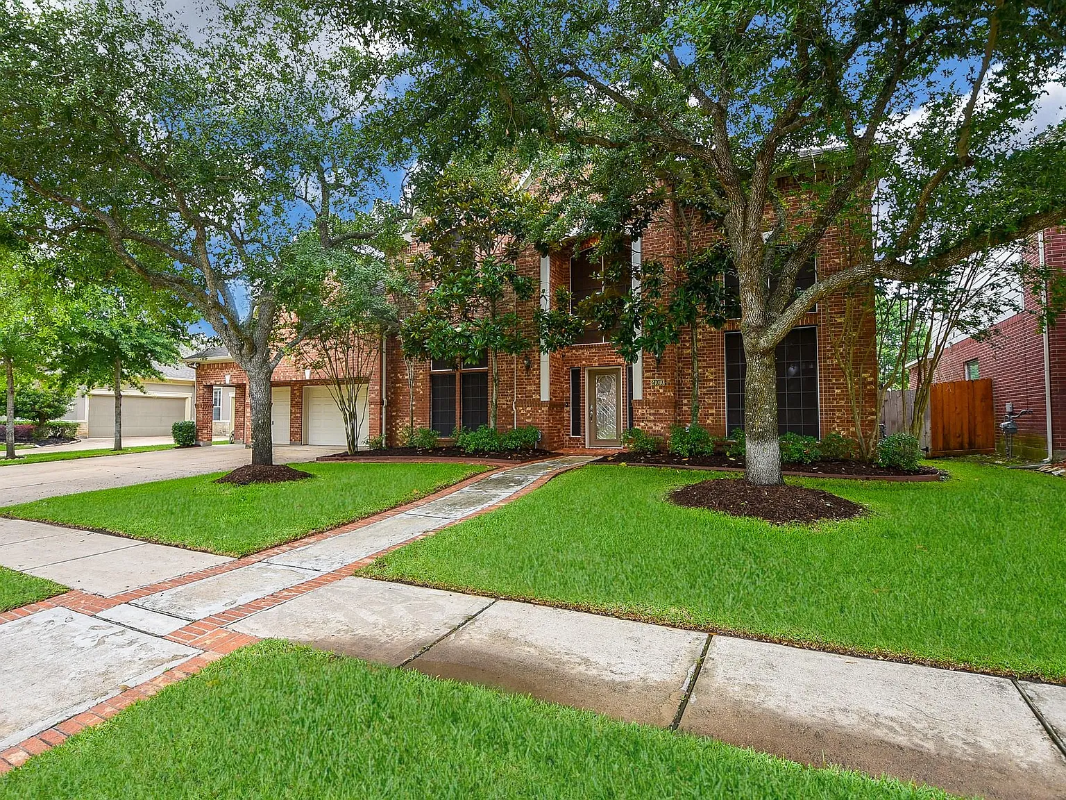 6 bed, 4.5 bath, 5136 sqft, $5,700 — Photo 3
