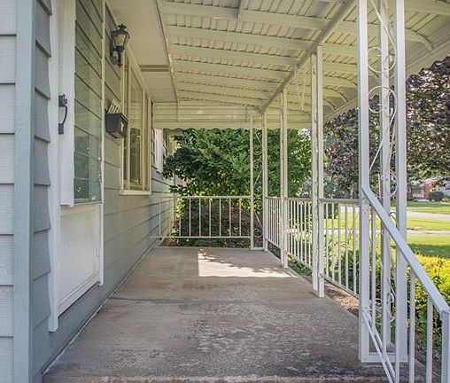 4th image of 375 Argyle Ave