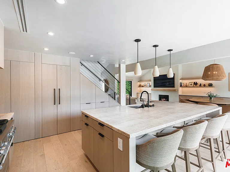 6450 Surfside Way — Photo 33
