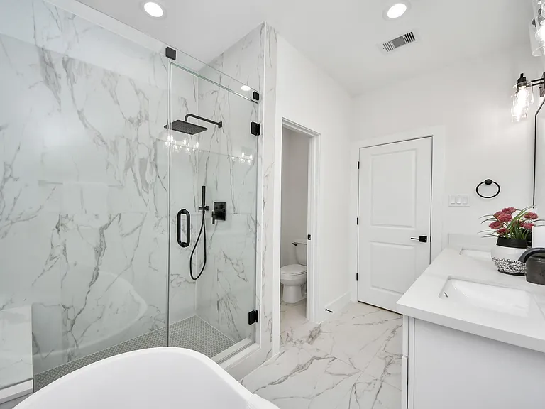 7723 Hammerly Blvd #B — Photo 32