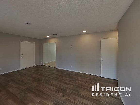 4th image of 3813 Hudson Bay Ave