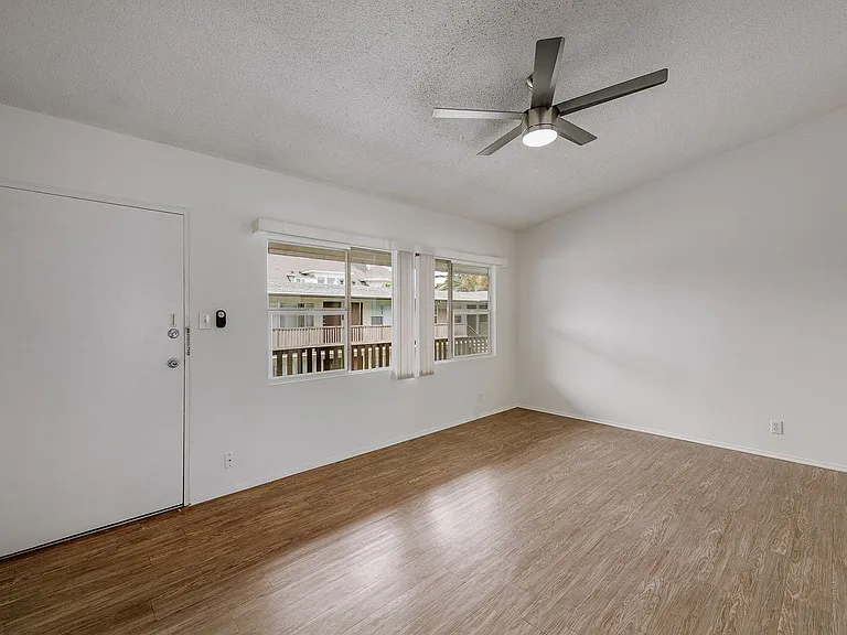 1033 S Westlake Ave — Photo 36