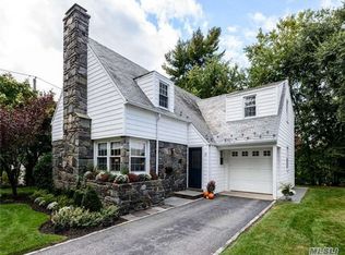 17 Lynn Rd, Port Washington, NY 11050