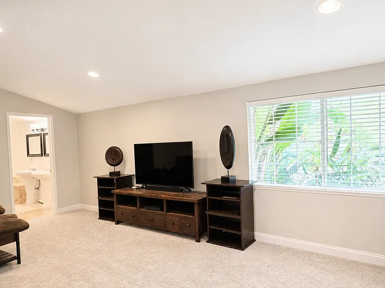 Comanche Ave. 5706 — Photo 43