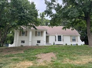 128 Seneca Ln, Lake Winnebago, MO 64034