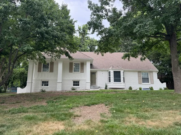 128 Seneca Ln, Lake Winnebago, MO 64034