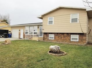 741 3rd Ave SE, Dickinson, ND 58601
