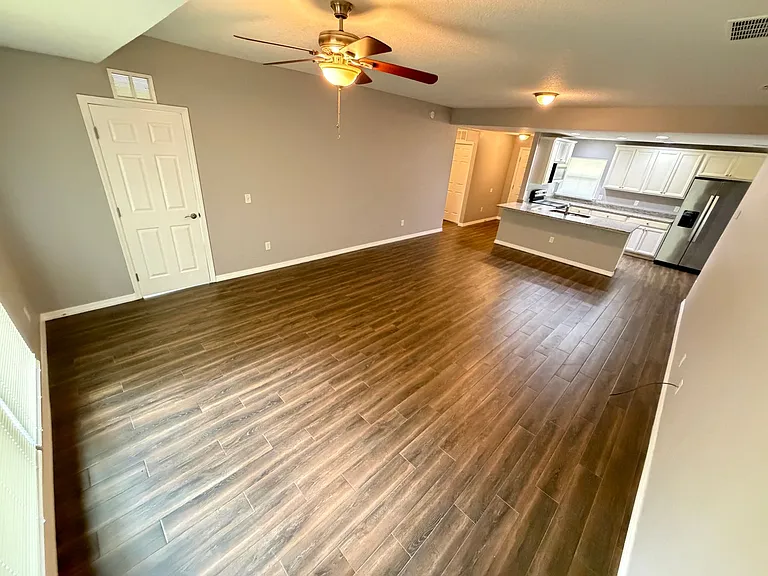 2615 Fair Oaks Dr — Photo 3