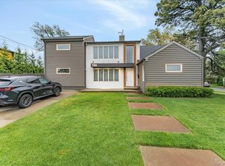 536 Oxford Rd, Cedarhurst, NY 11516