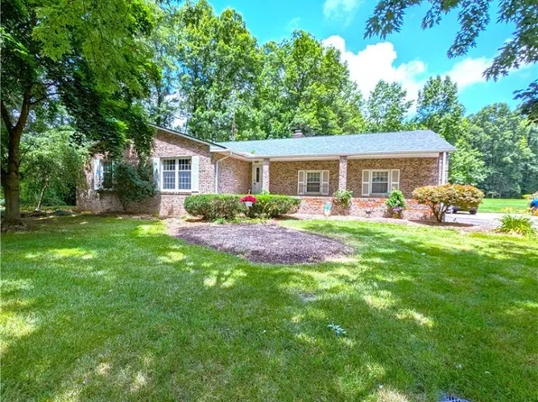 897 Center St E, Warren, OH 44481