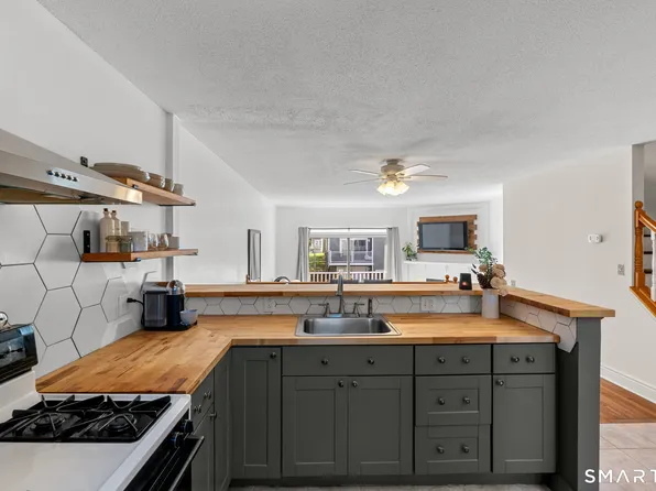 57 Meetinghouse Village #1, Meriden, CT 06450