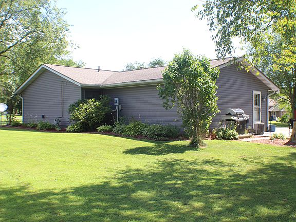 4th image of 808 Floral Valley Dr E