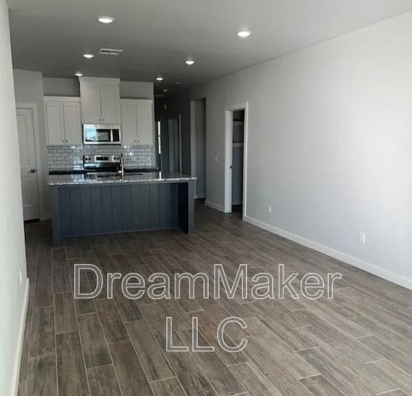 1008 Varenna Ln — Photo 4