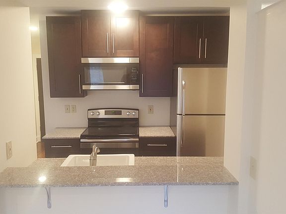 5th image of 1003 Capital St APT 2F