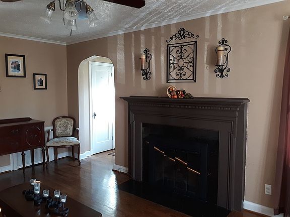 Fireplace with gas logs. 