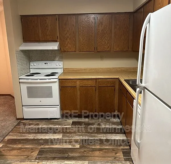 221 Grand Ave W #204 — Photo 2