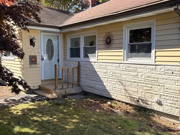 68 Ellisville Dr, Plymouth, MA 02360