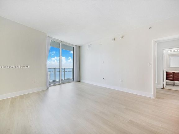 5th image of 1900 N Bayshore Dr APT 3204