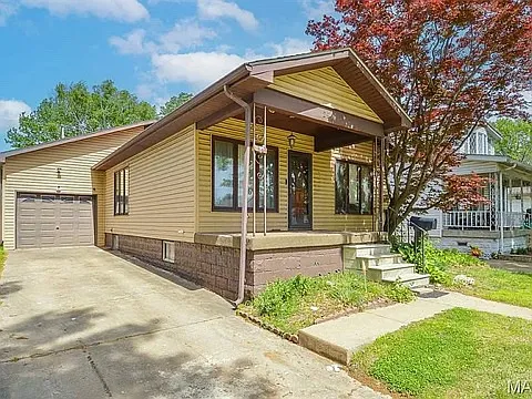 2949 Iowa St — Photo 2