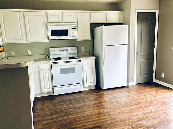 5th image of 206 Stewarts Landing Cir