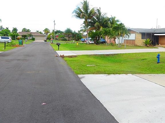 2nd image of 2710 SE 18th Pl