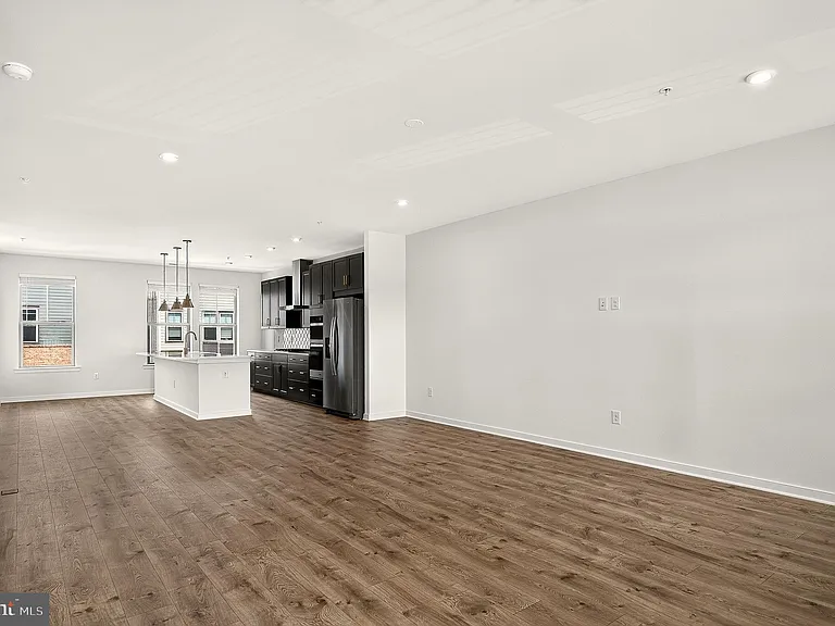 20957 Bluebird Sq — Photo 16