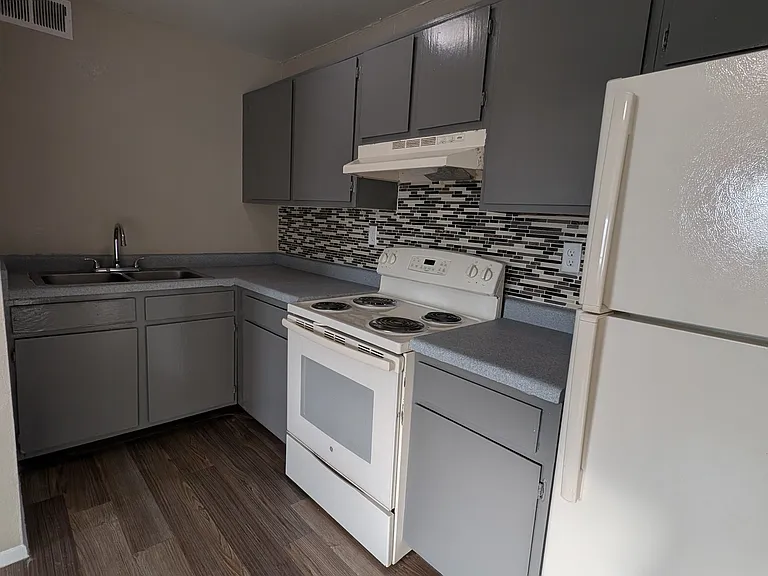 SAN MARCOS APARTMENTS — Photo 18