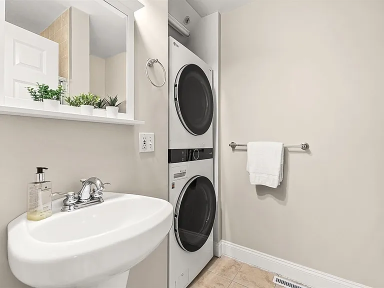 749 Somerville Ave #1 — Photo 7