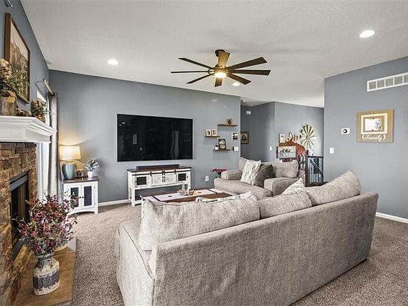 5th image of 818 W Rader St