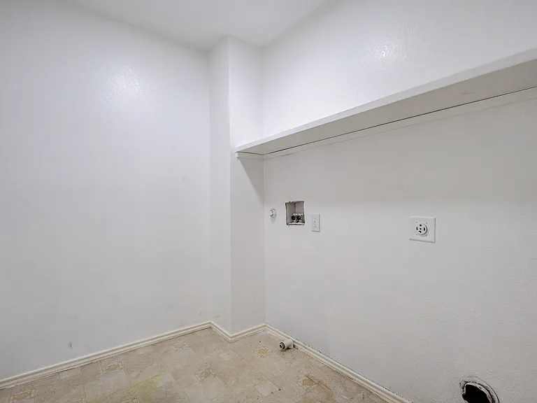 519 Darlene Trl — Photo 23