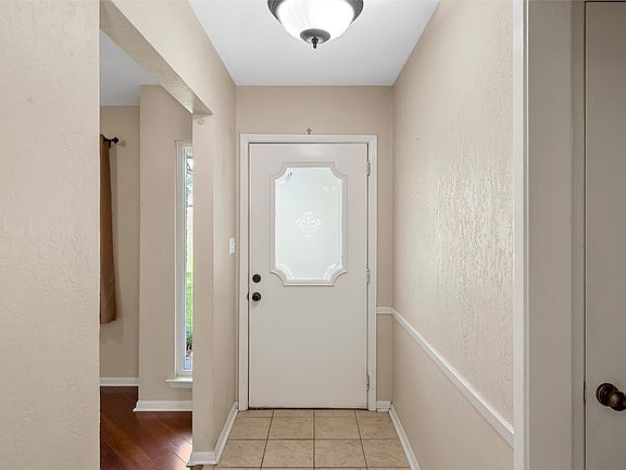3rd image of 9730 Timberview Dr