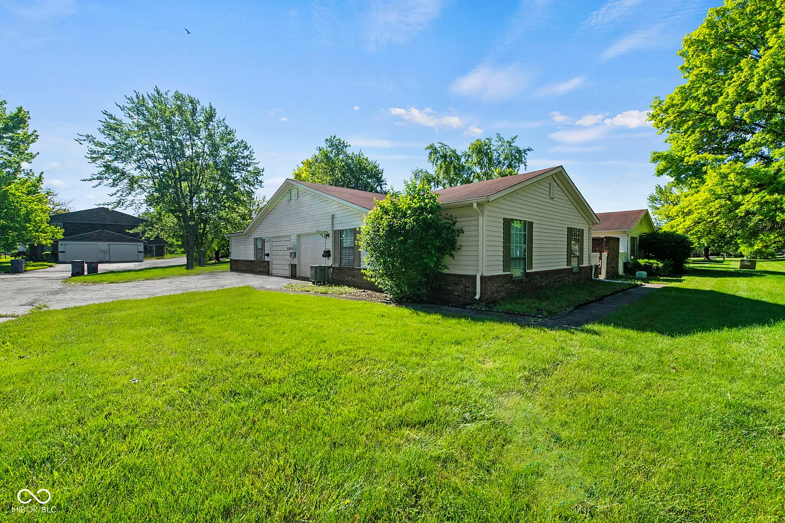 4814 London Dr photo 1