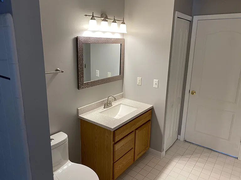 1008 Lakepointe St #1 — Photo 12