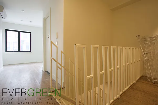 Rented by Evergreen Apartments BK | media 18