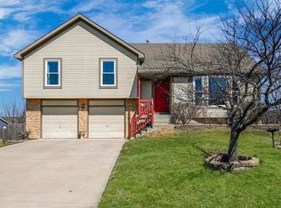 15510 Iron Creek Ct, Basehor, KS 66007