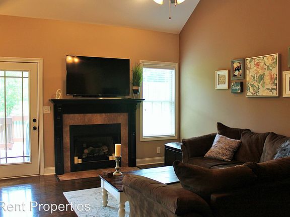 3rd image of 1276 Viewmont Dr