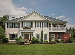 5991 Hopi Ct, Lockport, NY 14094