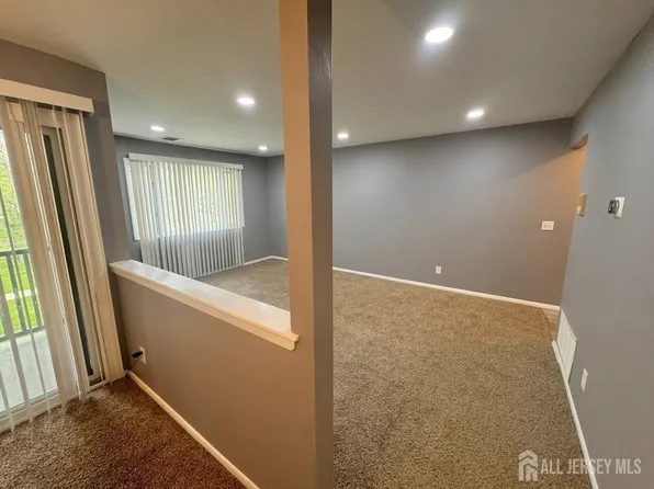 3228 Sayre Dr, Princeton, NJ 08540