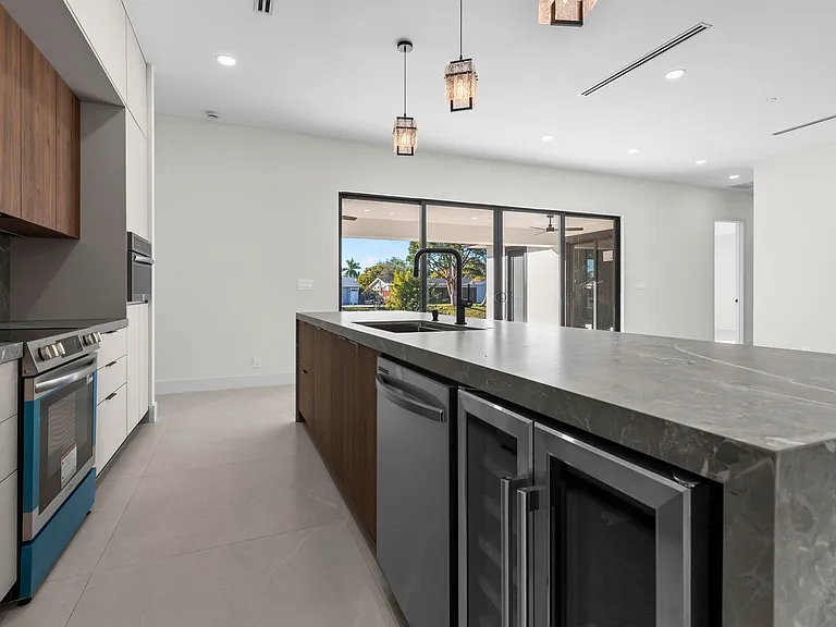 621 NW 42nd Ave — Photo 12