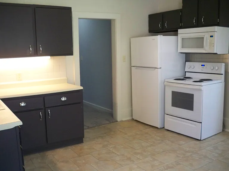 1120 S Pasfield St — Photo 7