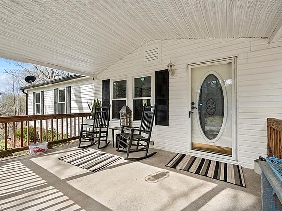 4th image of 1037 Hendrix Dr