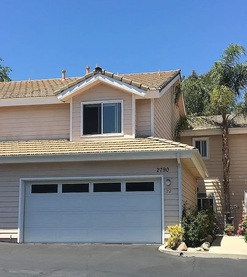 2 bed, 2.5 bath, 1212 sqft, $3,300 — Photo 1