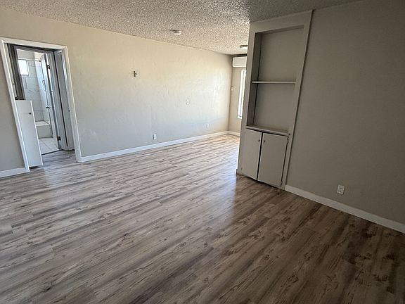 5th image of 3820 46th St #8