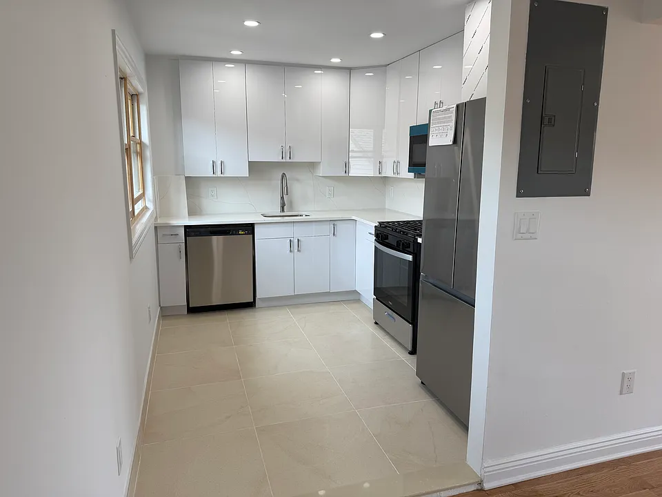 307 9th St #3A
